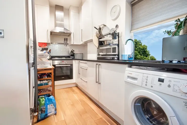 Chaplin Road, Willesden Green, NW2 5PR, photo 2