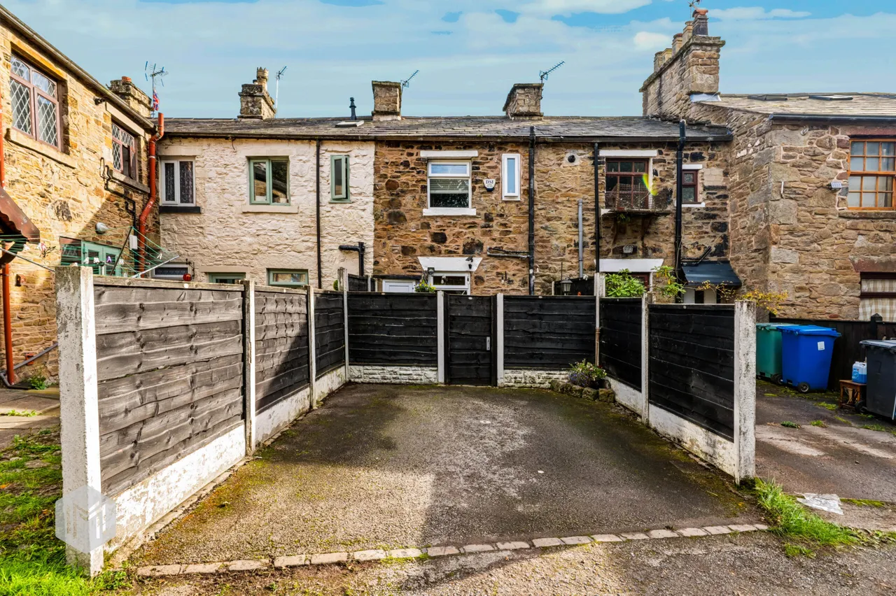 Bury Old Road, Ainsworth, BL2, photo 11