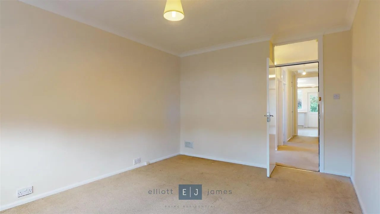 Dacre Gardens, Chigwell, photo 3