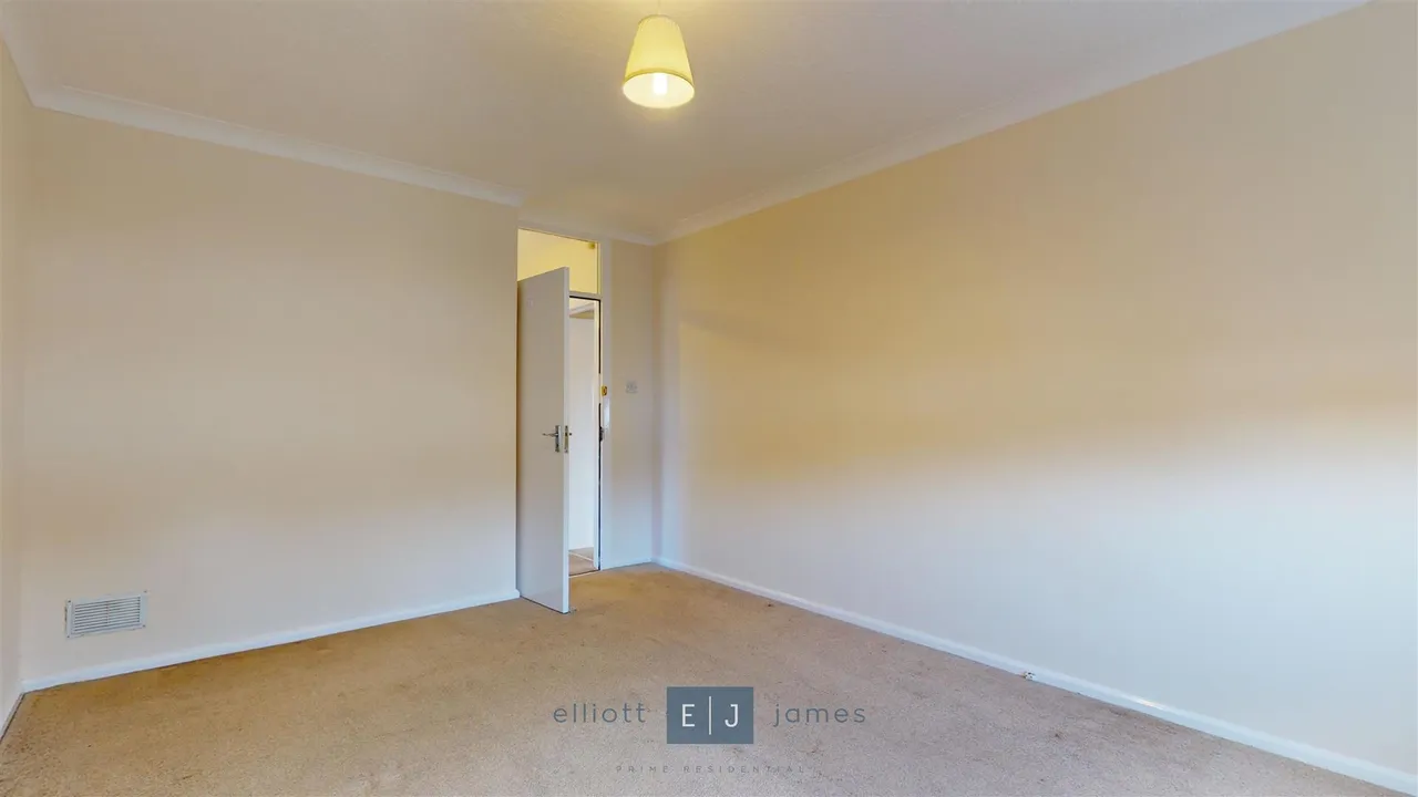 Dacre Gardens, Chigwell, photo 8