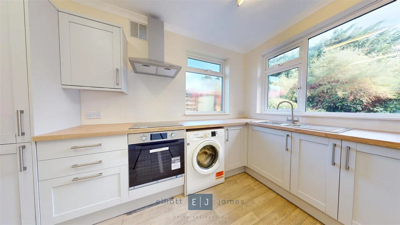 Dacre Gardens, Chigwell, photo 6
