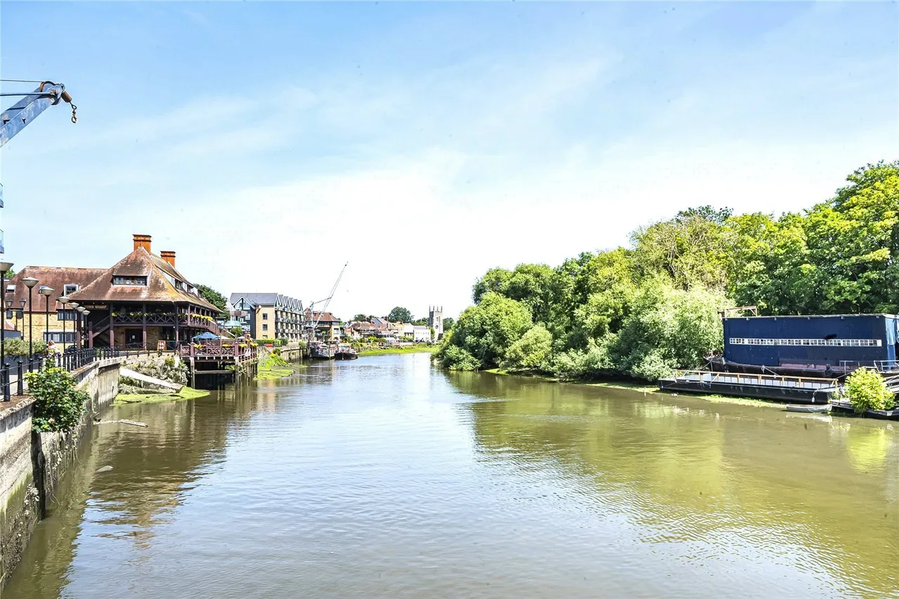 Lion Wharf Road, Old Isleworth, TW7, photo 16