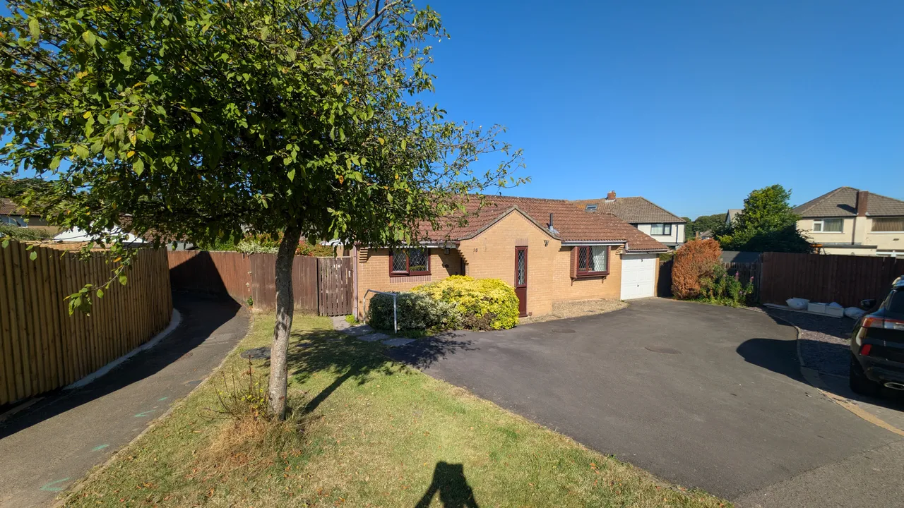 2 bed house for sale — Knightswell Close, Cardiff, CF5 4NA