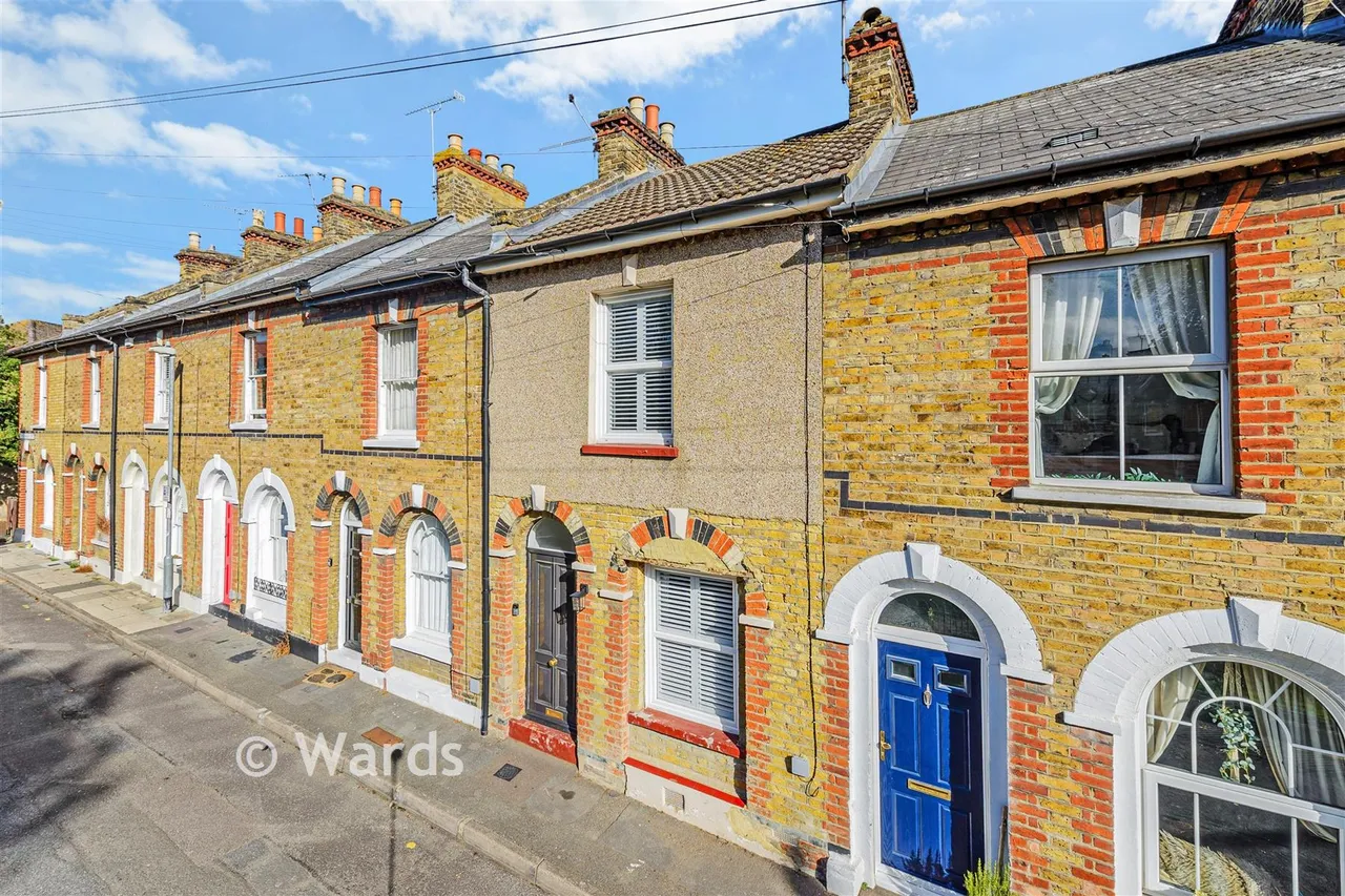 2 bed house for sale, Christchurch Crescent, Gravesend, DA12
