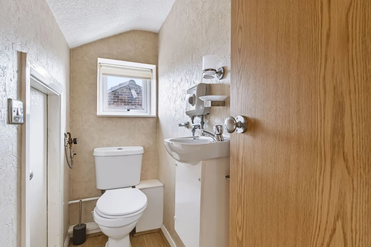 Alderley Road, Thelwall, Warrington, Warrington, WA4 2JA, photo 13