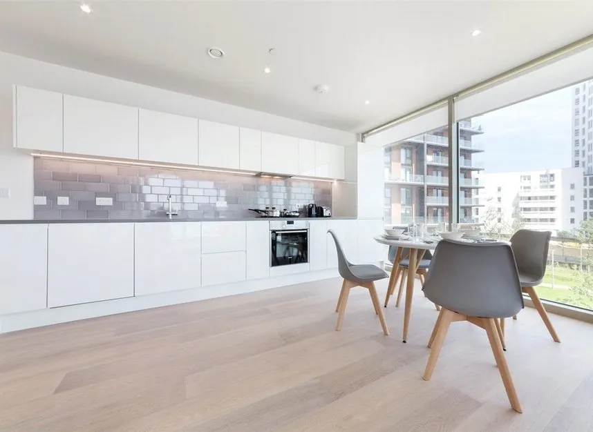 Admiralty Avenue, Royal Wharf, E16, photo 3