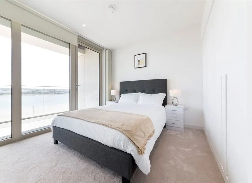 Admiralty Avenue, Royal Wharf, E16, photo 4