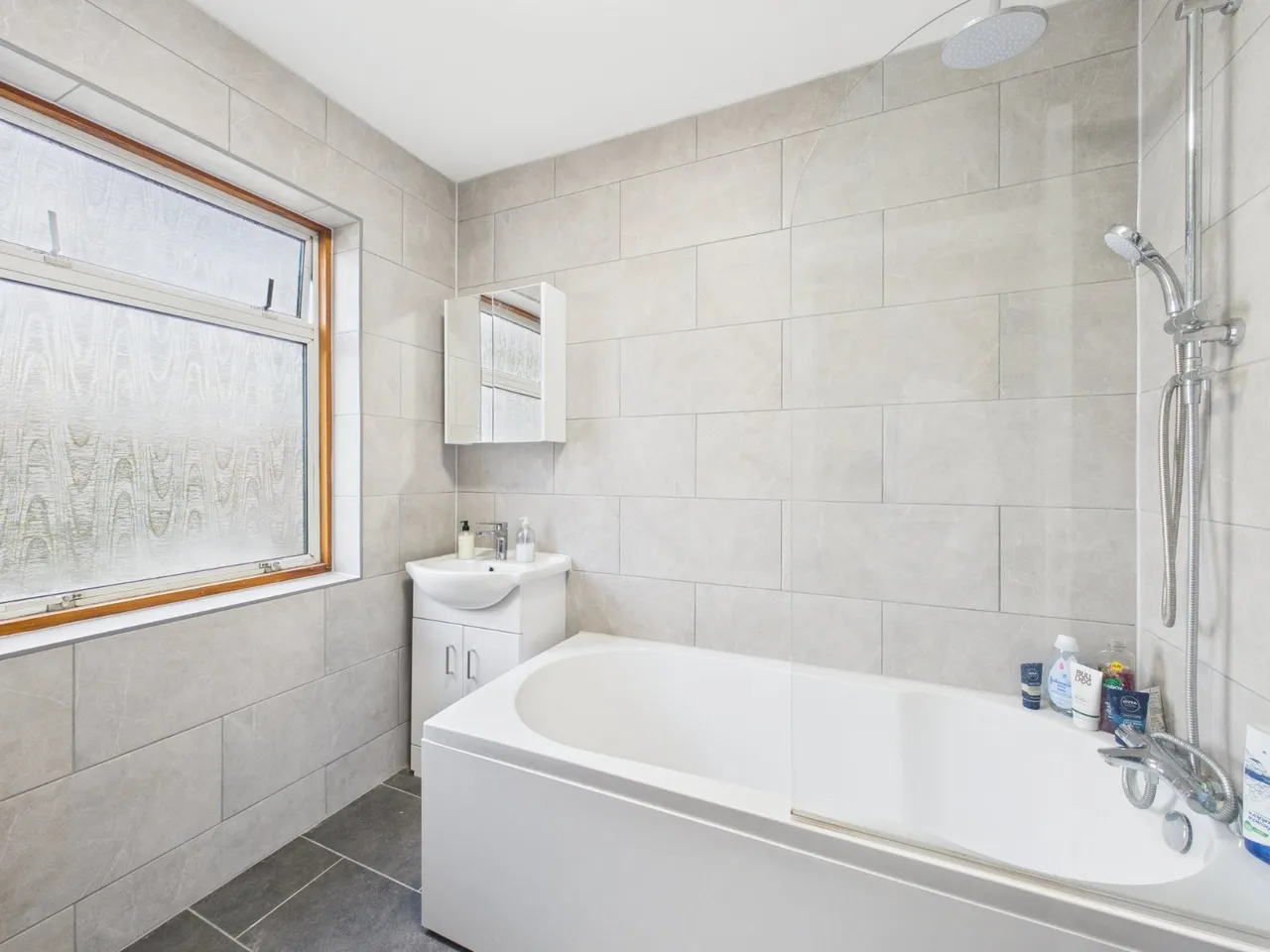 Gables Avenue, Ashford, TW15, photo 9
