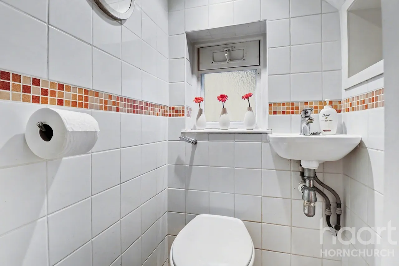 Crystal Avenue, Hornchurch, RM12, photo 6