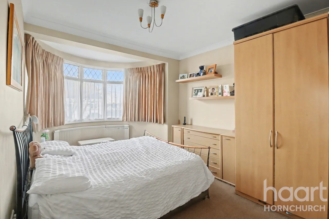 Crystal Avenue, Hornchurch, RM12, photo 8