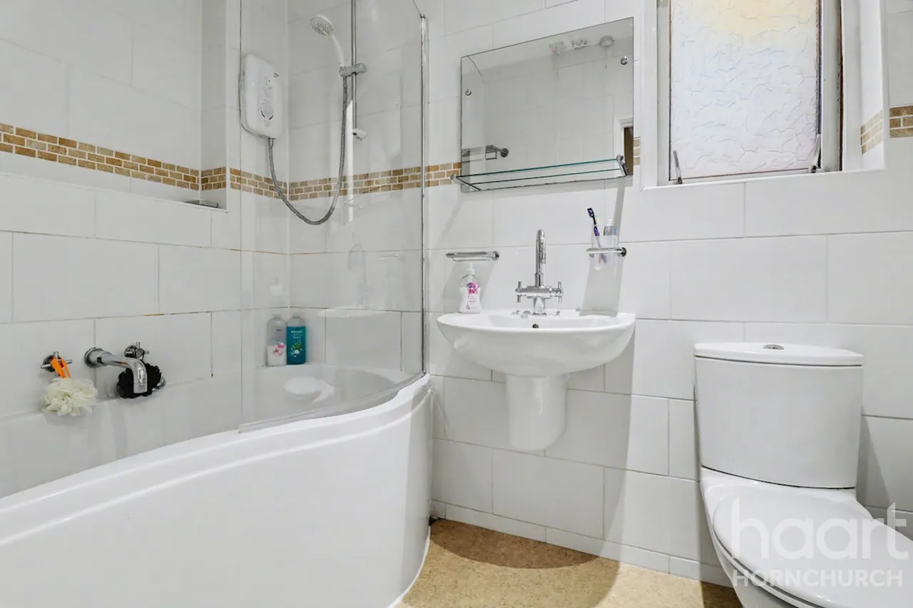 Crystal Avenue, Hornchurch, RM12, photo 11