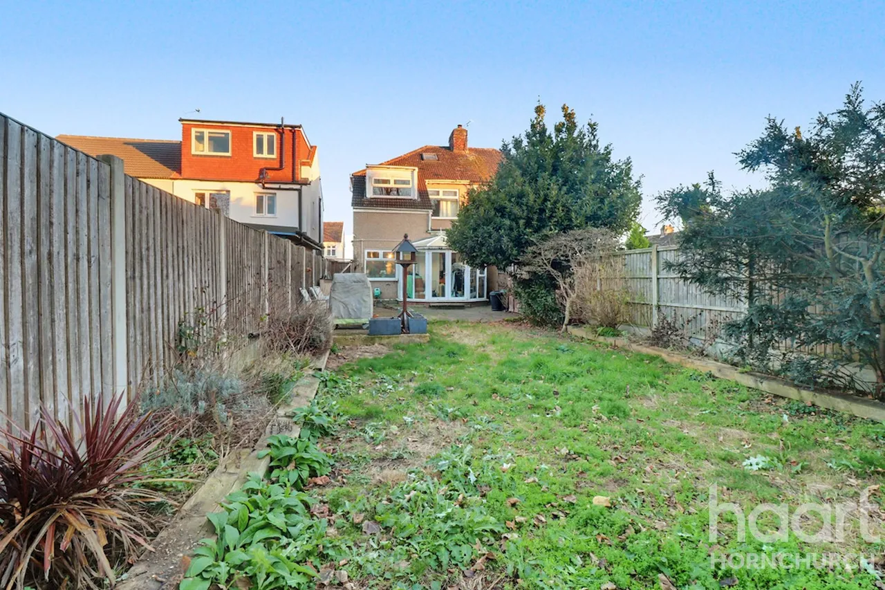 Crystal Avenue, Hornchurch, RM12, photo 5