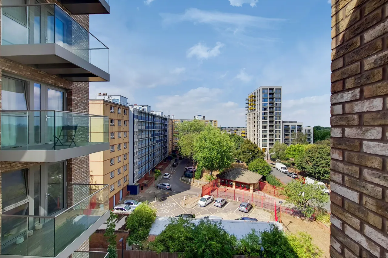London, E13, photo 11