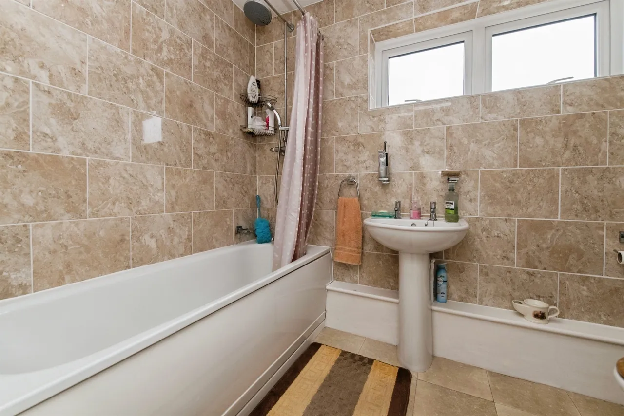 Cameron Close, Tiverton, photo 8