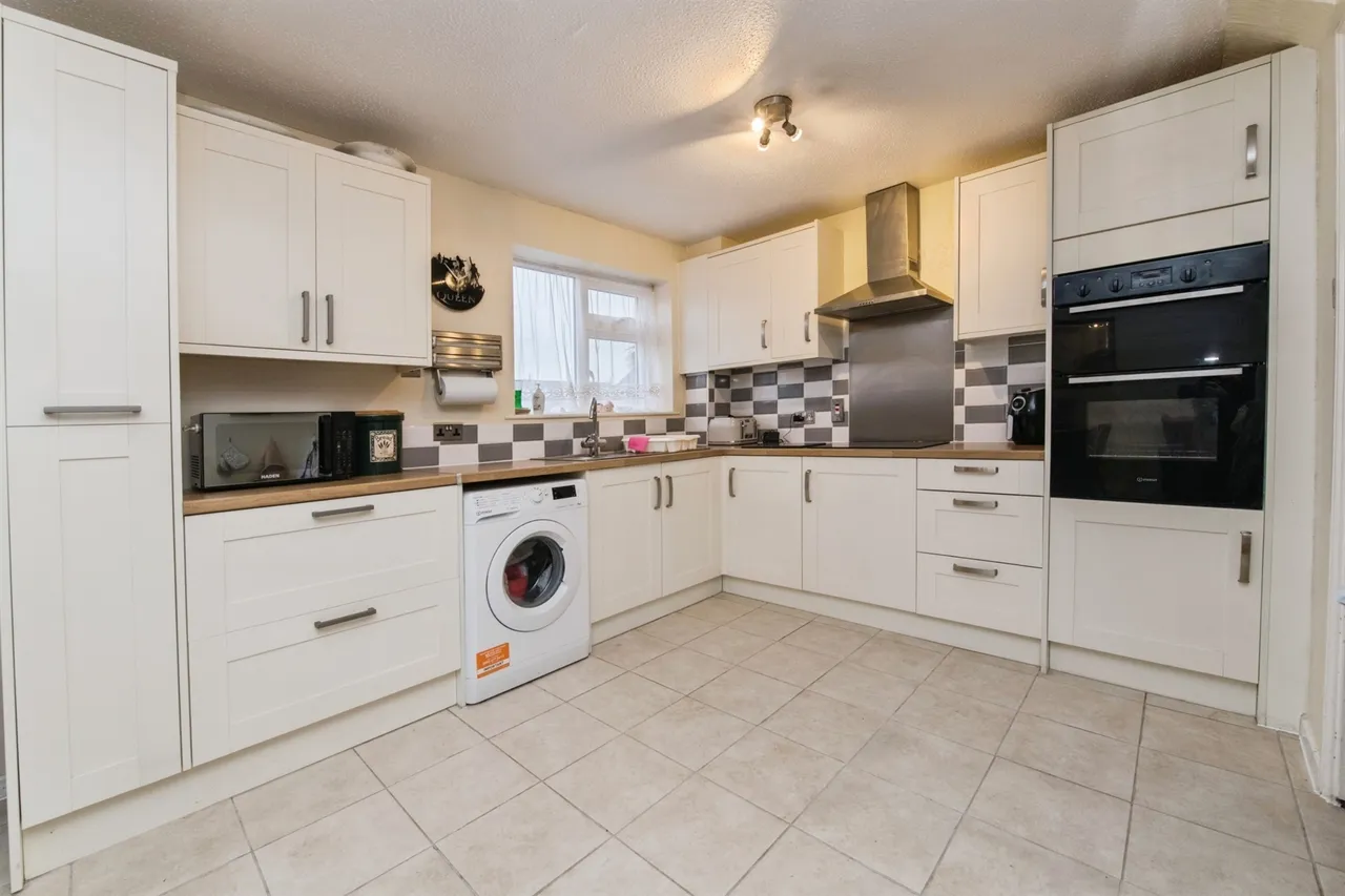 Cameron Close, Tiverton, photo 2