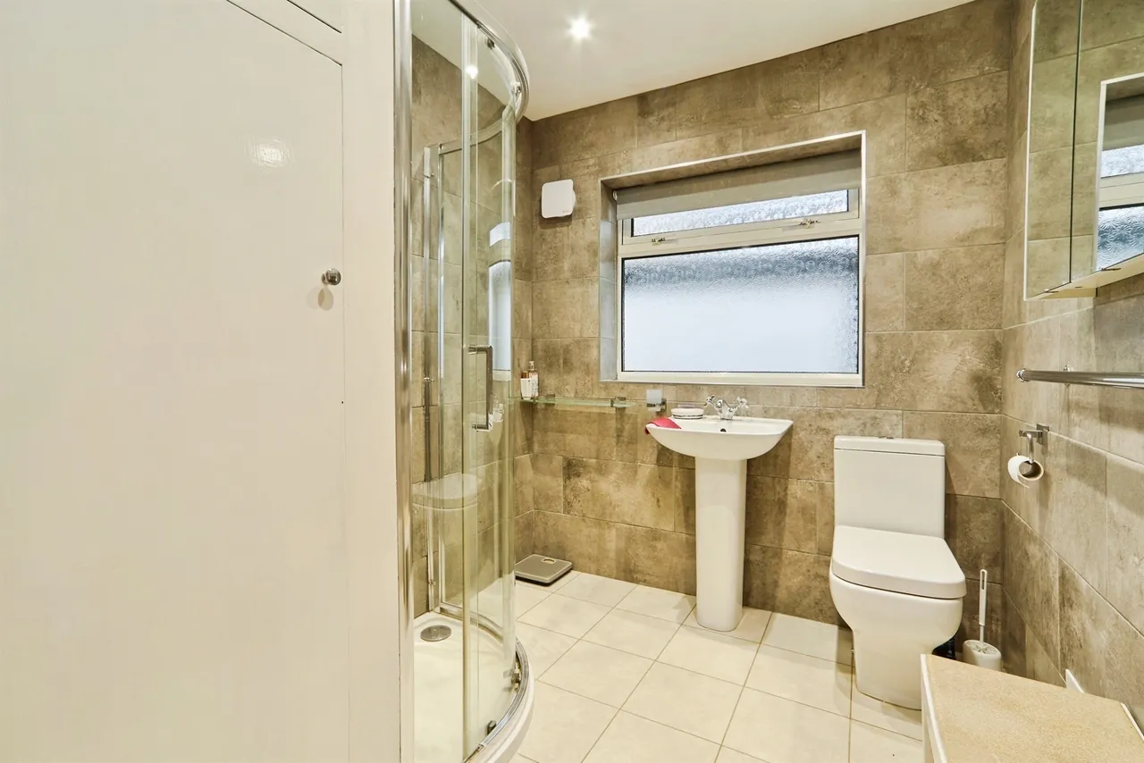 Hallfield Drive, Baildon, BD17, photo 14