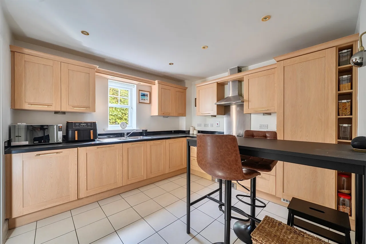 Shoppenhangers Road, Maidenhead, photo 6