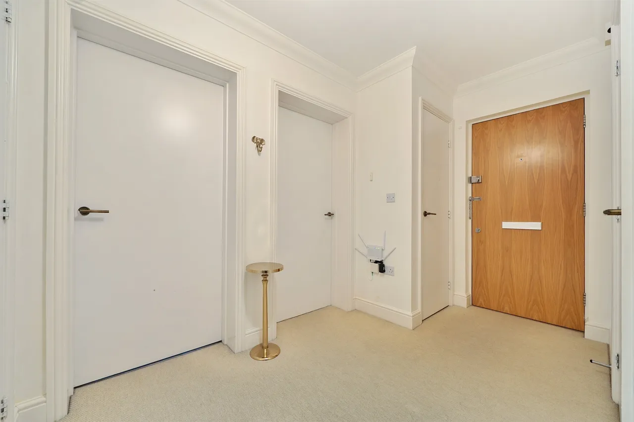 Shoppenhangers Road, Maidenhead, photo 11