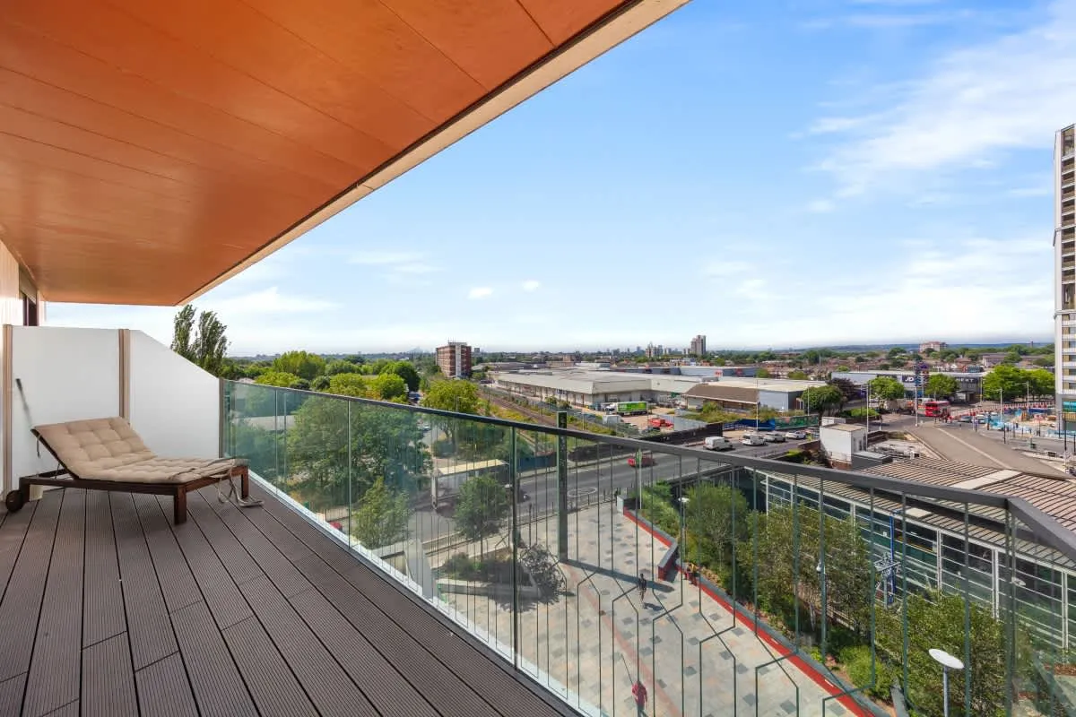 2 bed flat for sale, Daneland Walk, London, N17