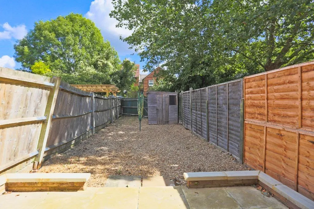 St Mary`s Way, Guildford, GU2, photo 12