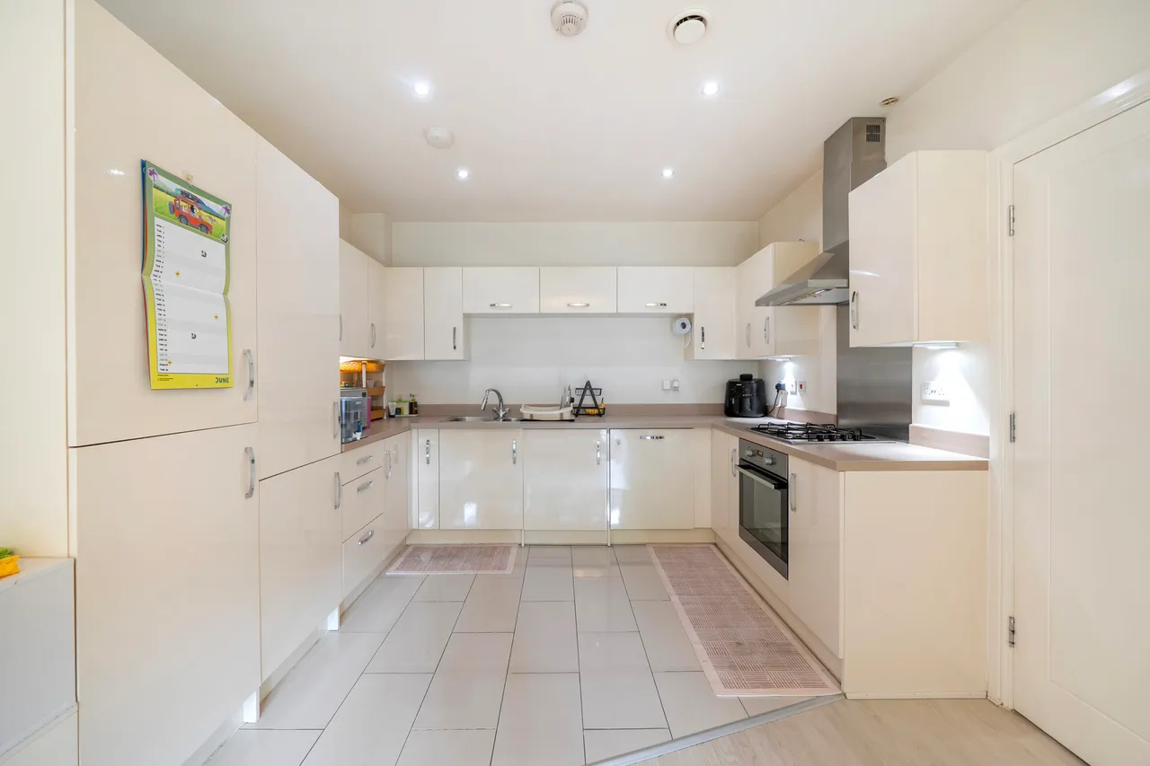 Fowler Way, Blenheim House, UB10, photo 8