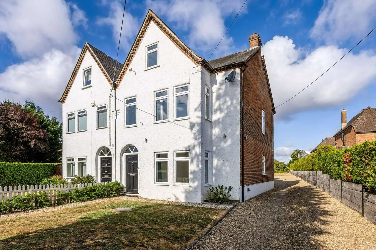 4 bed house for sale — Village Road, Coleshill, Amersham, Buckinghamshire, HP7 0LG