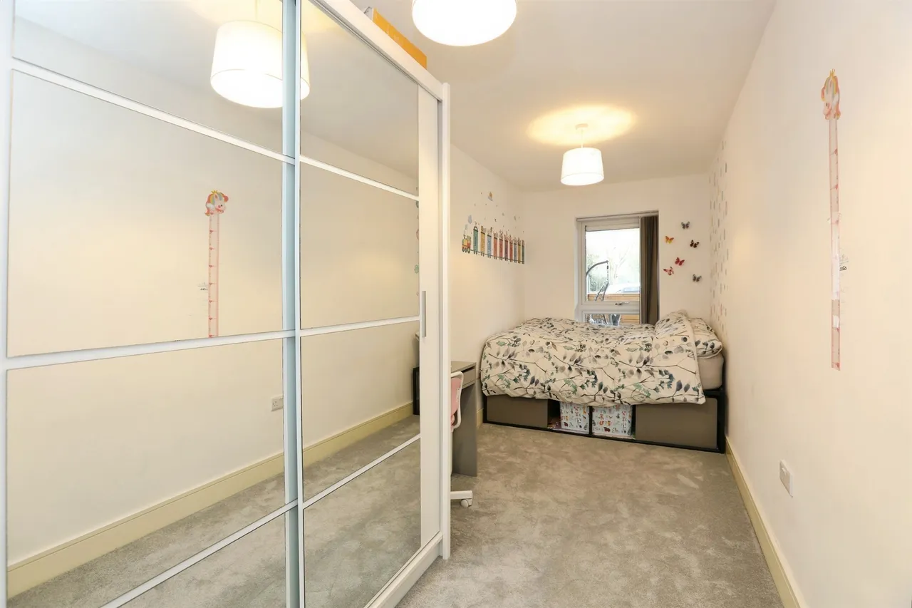 Russell Way, Crawley, photo 9