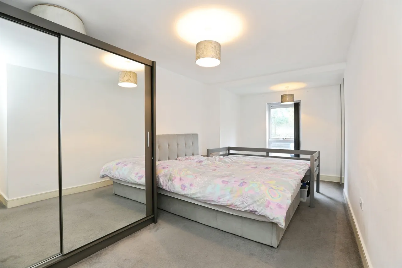 Russell Way, Crawley, photo 7