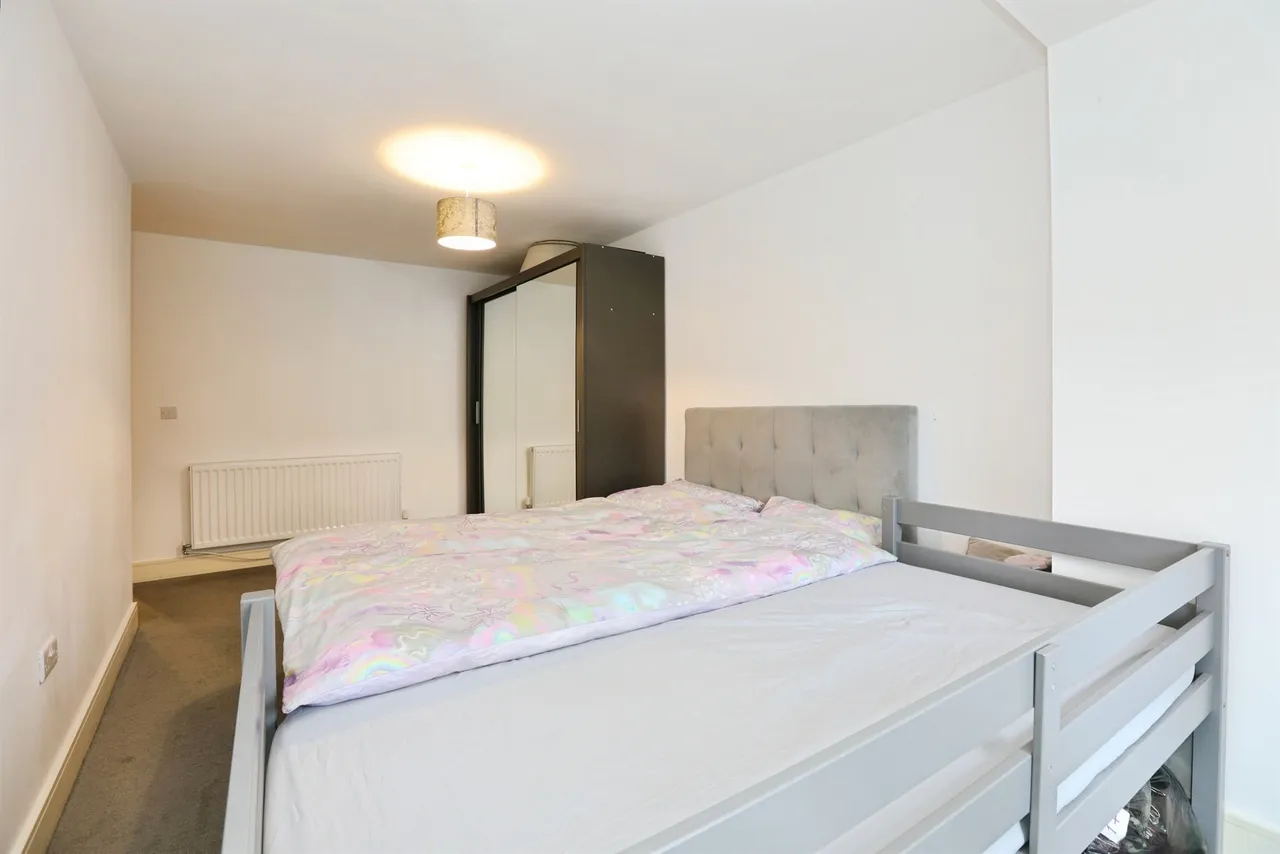 Russell Way, Crawley, photo 8