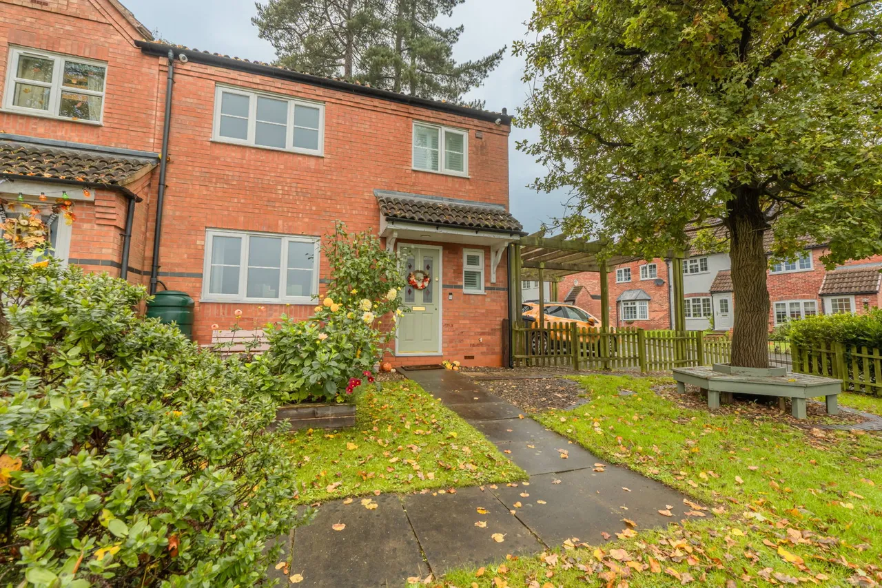 3 bed house for sale — Old Vicarage Gardens, Studley, B80 7SG