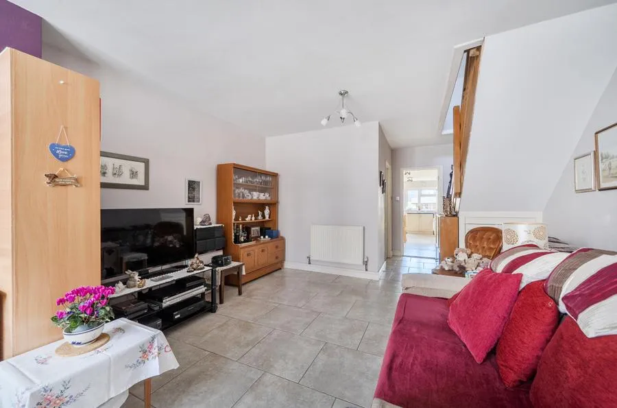 St. Marys Grove, Swindon, SN2, photo 12