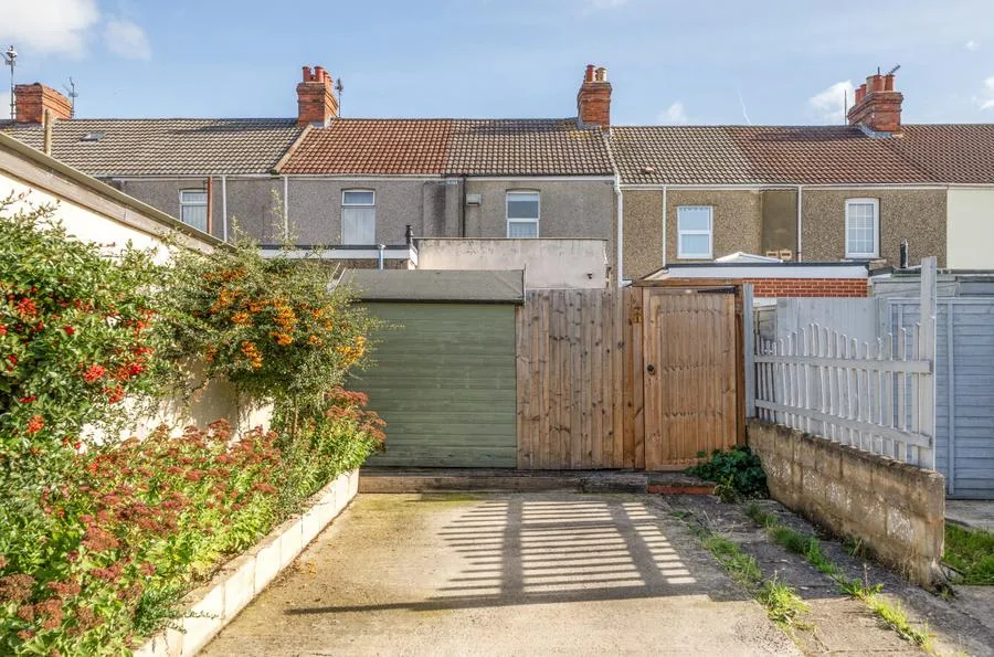 St. Marys Grove, Swindon, SN2, photo 10