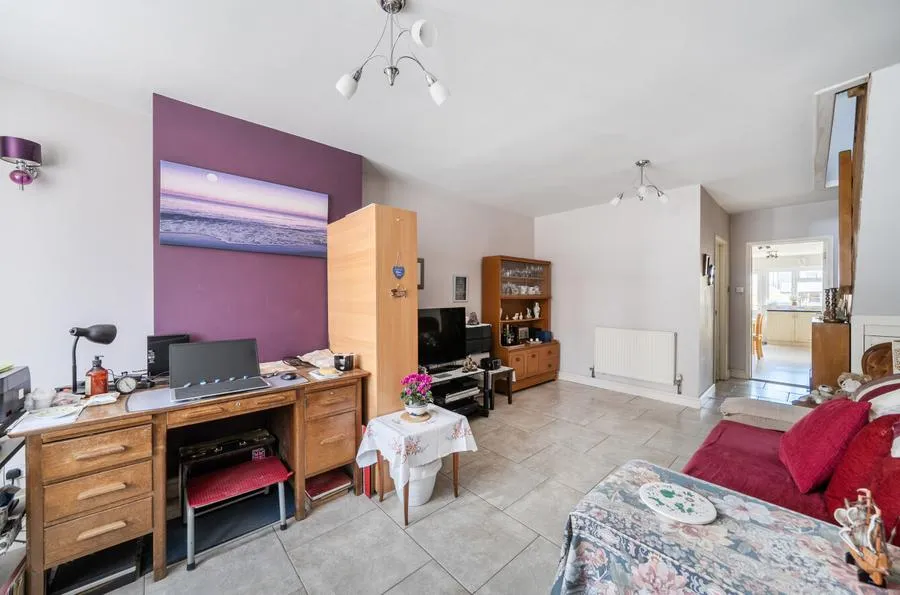 St. Marys Grove, Swindon, SN2, photo 6