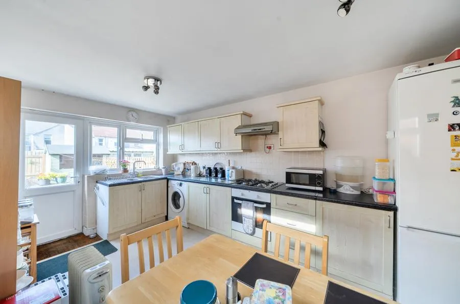 St. Marys Grove, Swindon, SN2, photo 13
