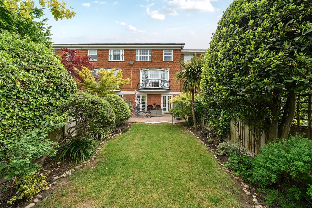 Springpark Drive, Beckenham, BR3, photo 2