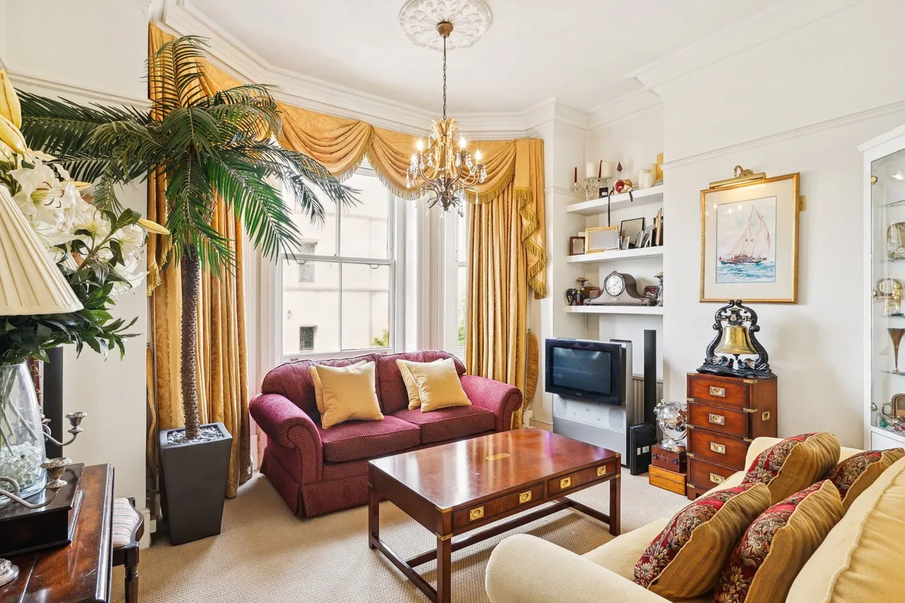 2 bed flat to rent, Earls Court Square, Earls Court, SW5