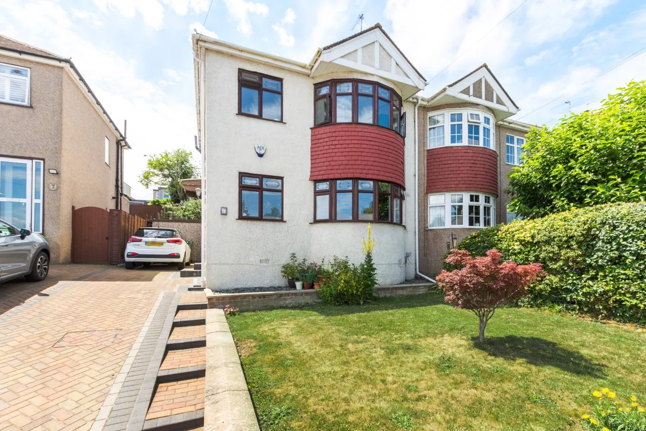 3 bed house for sale — Beechcroft Avenue, Bexleyheath