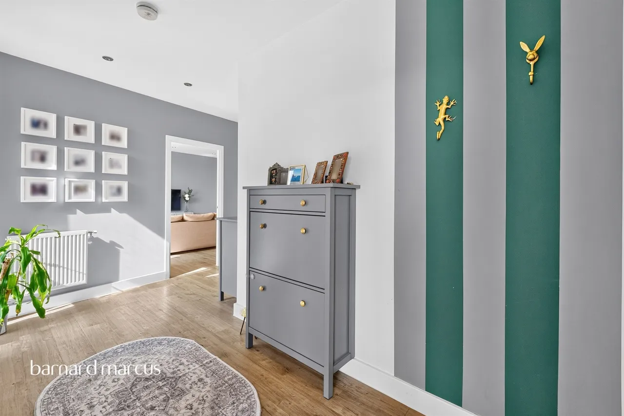 Henry Darlot Drive, London, NW7, photo 15