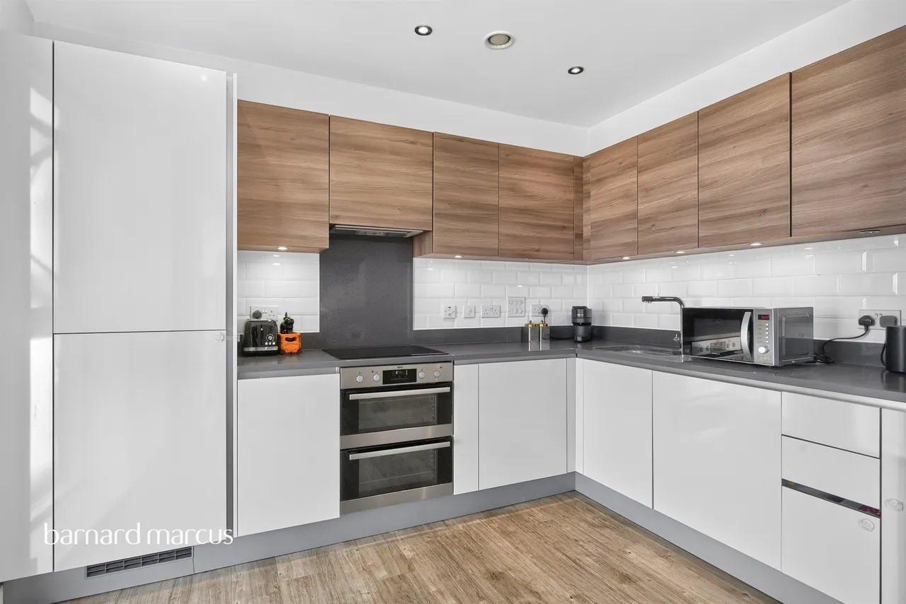 Henry Darlot Drive, London, NW7, photo 13