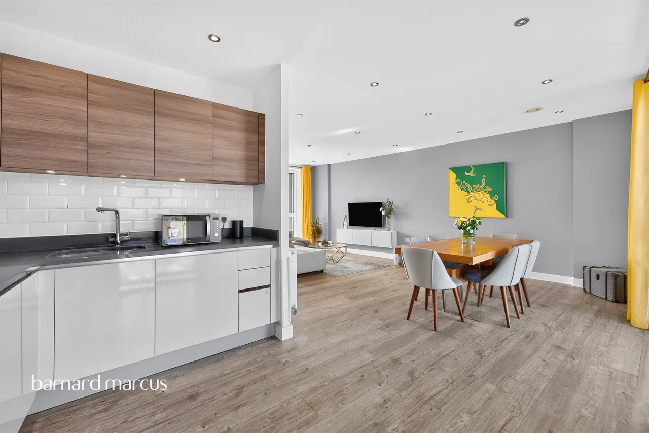 Henry Darlot Drive, London, NW7, photo 8