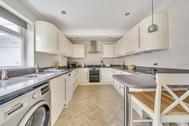 Cherrydale Road, Camberley, GU15, photo 9