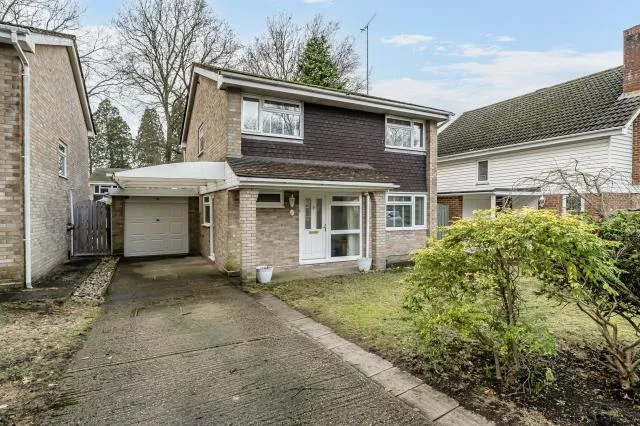 4 bed house for sale, Cherrydale Road, Camberley, GU15