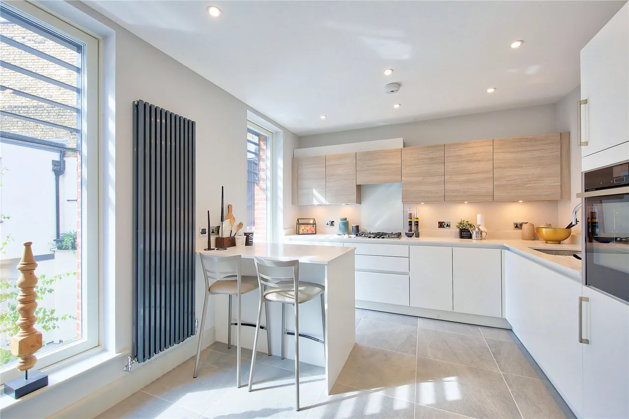 Old Bakery Mews, Hampton Wick, Kingston, KT1 4FU, photo 5
