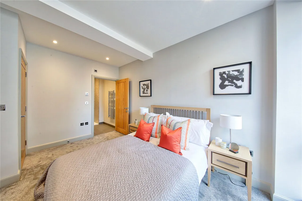 Old Bakery Mews, Hampton Wick, Kingston, KT1 4FU, photo 11