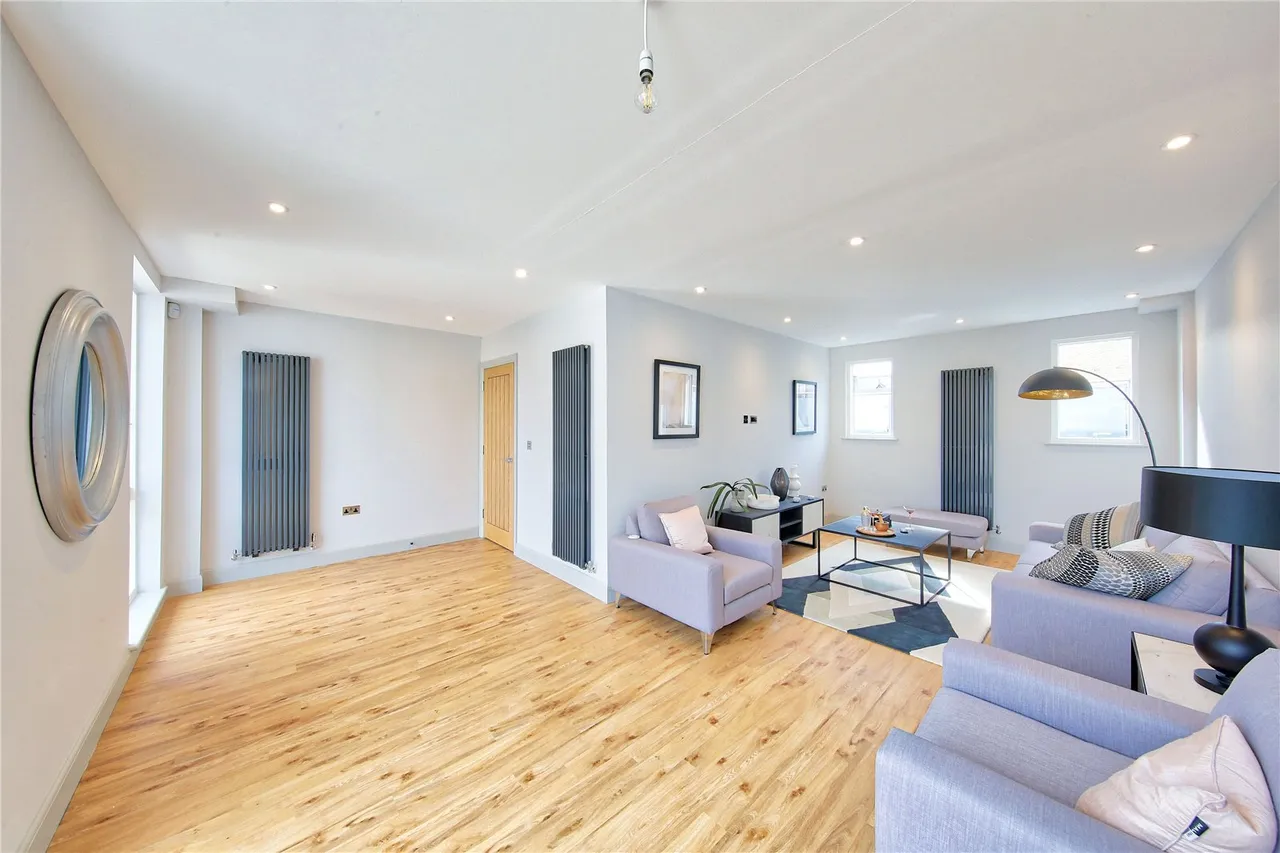 Old Bakery Mews, Hampton Wick, Kingston, KT1 4FU, photo 3