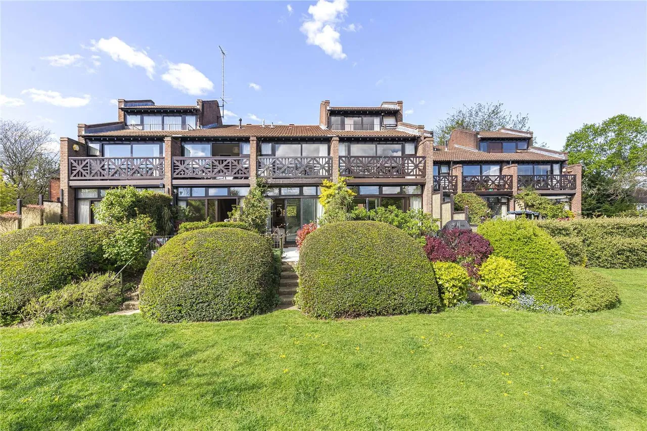 3 bed house for sale — Mallard Place, Twickenham, TW1 4SW