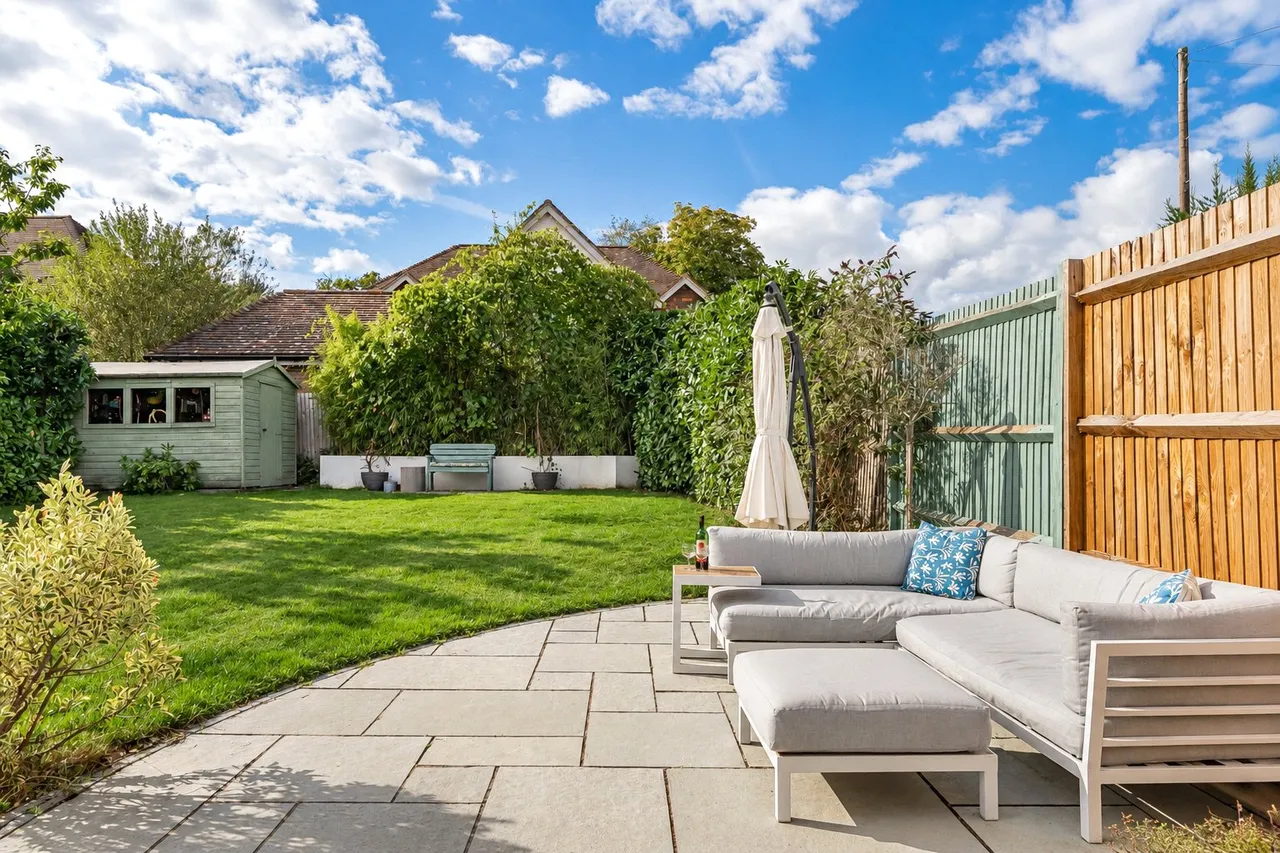 Farnham Road, Holt Pound, GU10, photo 22