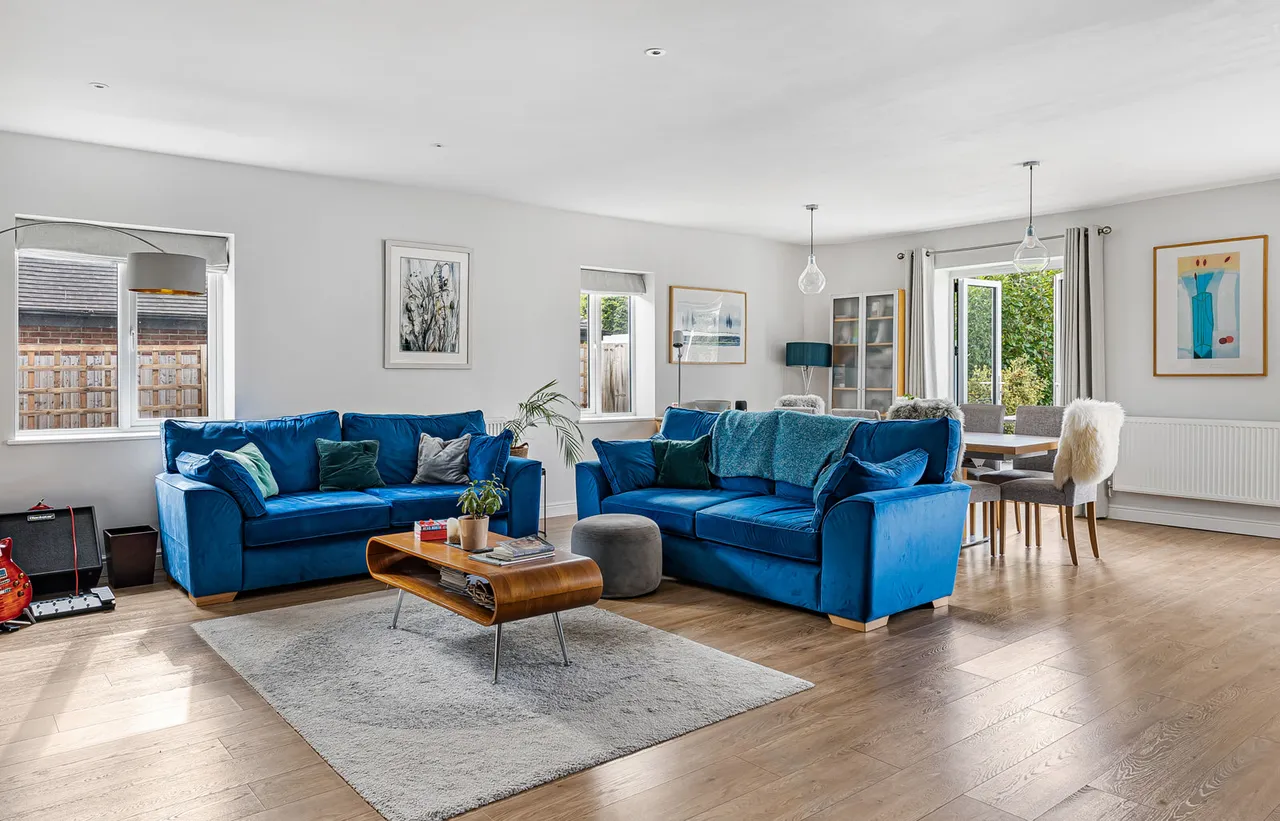 Farnham Road, Holt Pound, GU10, photo 17