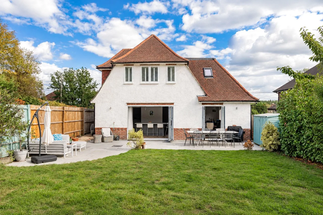 Farnham Road, Holt Pound, GU10, photo 12