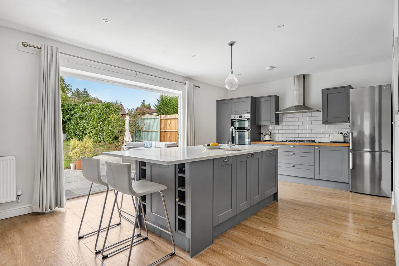 Farnham Road, Holt Pound, GU10, photo 3